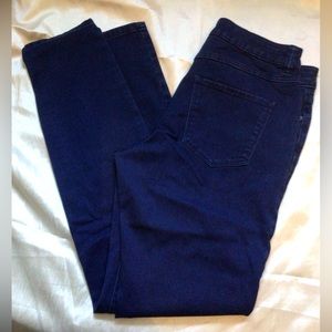 🌷2/$15 Reaction by Kenneth Cole women’s jeans. Size 6.